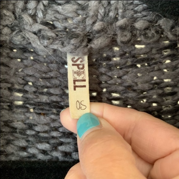 Spell and the Gypsy Sweater - Picture 4 of 6